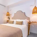 מלון Encant De Boutique 4*